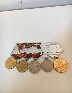 Importante lote de medallas militares que incluye : - T…