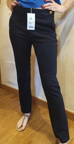 con etiqueta puesta, pantalon