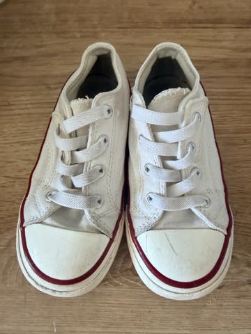 Milanuncios - Zapatillas lona blancas ribete granate
