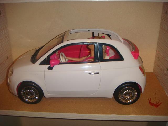 Muñeca Barbie y coche Fiat 500