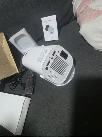 Milanuncios - Proyector portátil blanco compacto