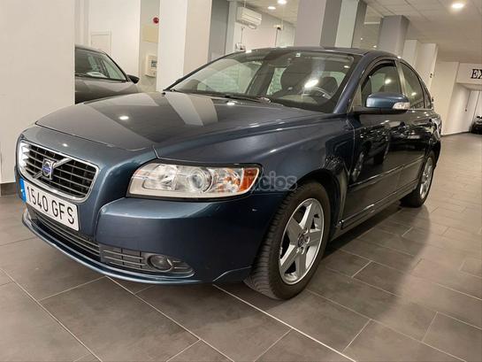 VOLVO - S40 2.0D MOMENTUM