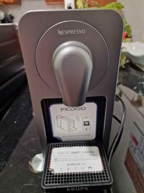 Krups Nespresso Inissia XN1001 - Cafetera monodosis de cápsulas Nespresso,  19 bares, apagado automático, capacidad de 0,7L, diseño compacto, modo eco,  color blanco, incluye kit de bienvenida : : Hogar y cocina