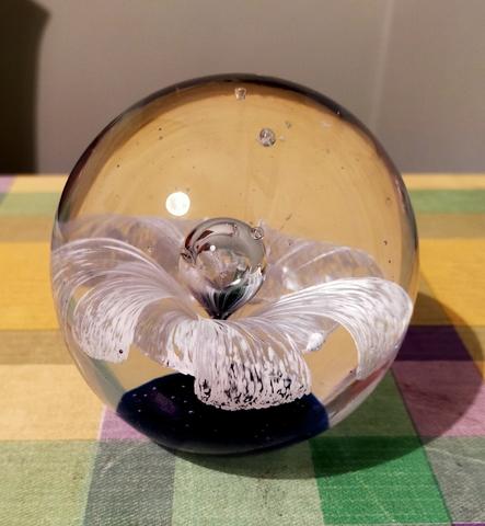 Milanuncios - Bola cristal - pisapapeles con flor