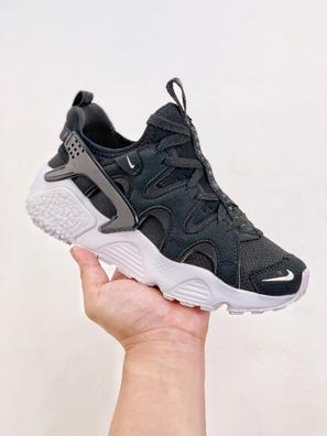 Nike huarache negras outlet puestas