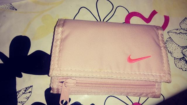 Milanuncios - Cartera nike rosa tiene para