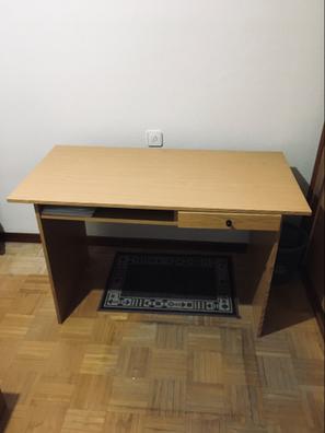 Mesa ordenador con ruedas de segunda mano por 25 EUR en Salamanca