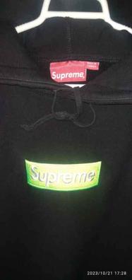 SUDADERA SUPREME NEGRA CON LOGO ROJO