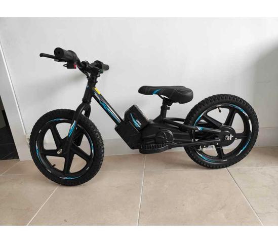 Bicicleta electrica best sale sin pedales