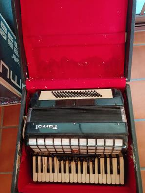 Acordeon parrot 80 bajos Acordeones de segunda mano baratos | Milanuncios