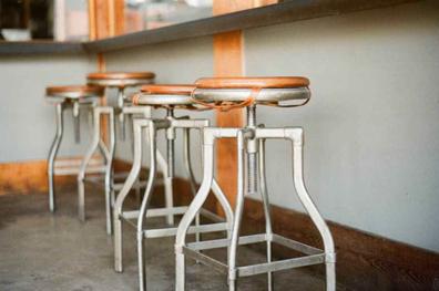 Mesas y sillas bar Mobiliarios para empresas de segunda mano barato |  Milanuncios
