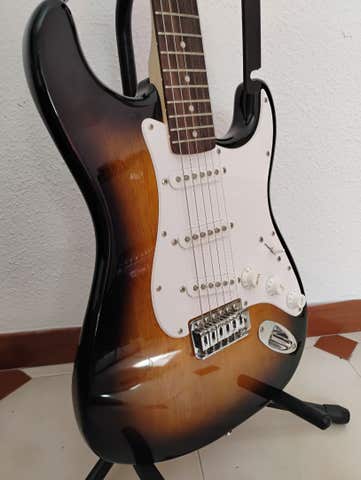 Fender Stratocaster Squier Affinity Sunb