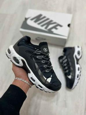 Zapatillas Nike Air Max IVO (GS) Negro y Rosa de segunda mano por