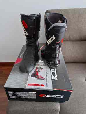 Botas Accesorios para moto de segunda mano baratos en | Milanuncios