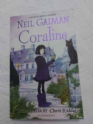 Coraline : GAIMAN, NEIL.: : Libri