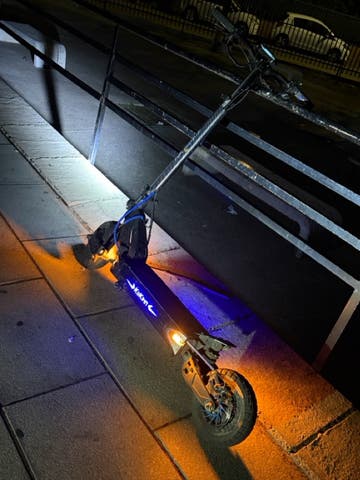 Milanuncios - Patinete eléctrico azul y negro