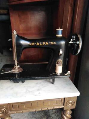 Maquinas de Coser: MAQUINA DE COSER ALFA 40 , LA NEGRA DE ALFA