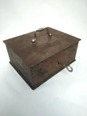 Antigua caja de caudales con llave Antigüedades de segunda mano