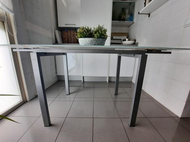 Mesa Karina en cristal templado extensible