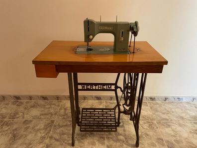 Mesa antigua pies máquina de coser Wertheim, Máquinas de coser