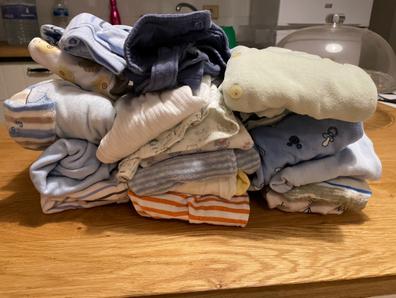 Ropa bebé niño 0-3 meses de segunda mano por 15 EUR en Valladolid en  WALLAPOP