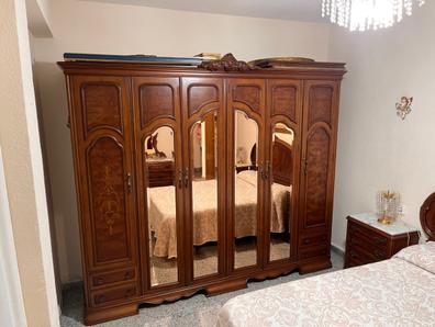 Conjunto de muebles de salón compuesto por mueble de TV con cuatro cajones  y un armario en color madera natural - Hnos. García