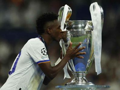 Milanuncios - Champions league Trofeo