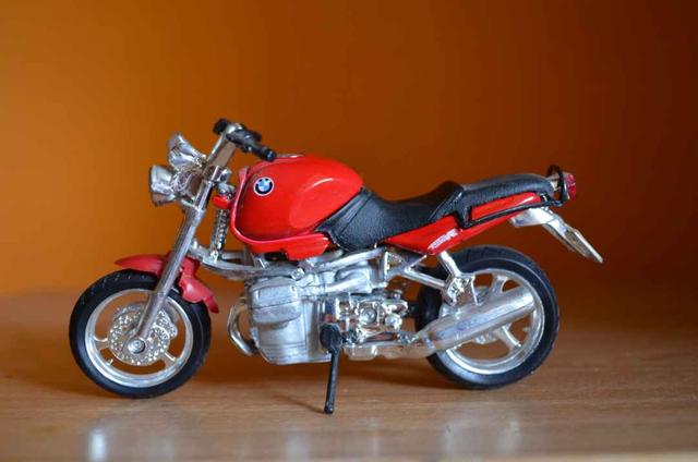 MOTO KAWASAKI Z900 -01 , Reloj en modela miniatura