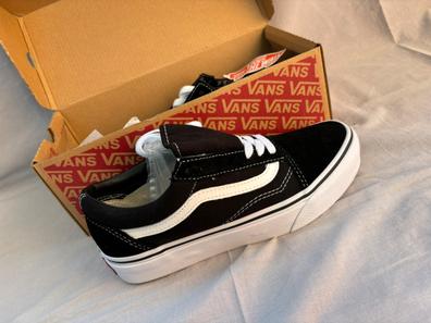 Vans old skool outlet negras puestas