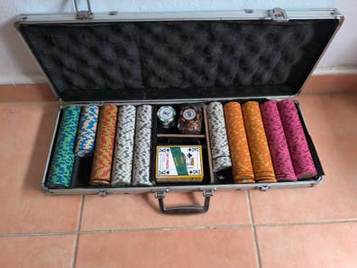 Maletín Pokeo Deluxe De 500 Fichas De Póker – Aluminio, Fichas De ABS De 14g, 2 Barajas 100% Plástico Y Accesorios – Calidad Profesional – Envío 48h