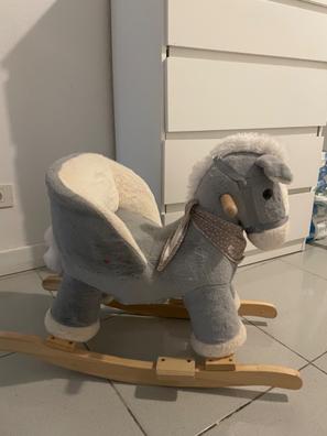 Caballito balancín de peluche con respaldo y sonido real ¡Arre, Rayito! El  Corte Inglés