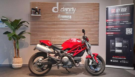 DUCATI - MONSTER 696