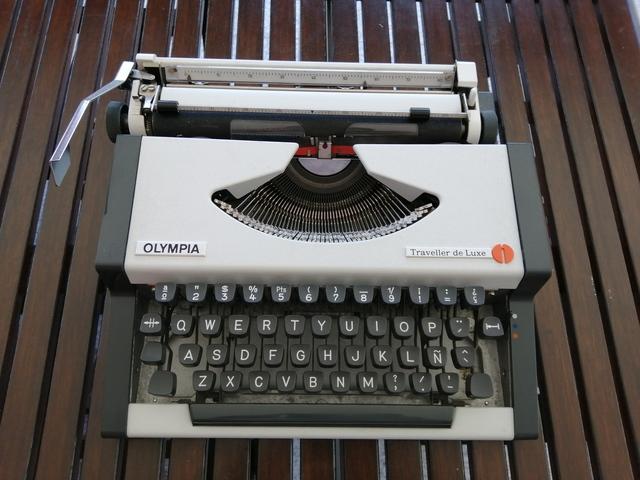 Dibujo de máquina de escribir mecánica vintage