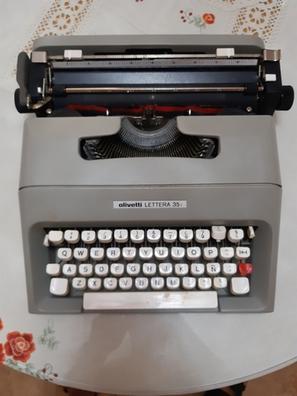 Máquina de escribir Olivetti modelo Lettera 35i. 