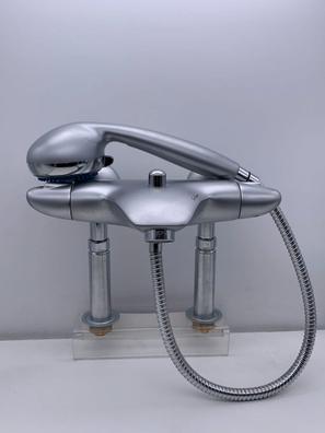 Grifo de bañera con ducha de mano y flexible metálico en acabado color  cromo Victoria Plus