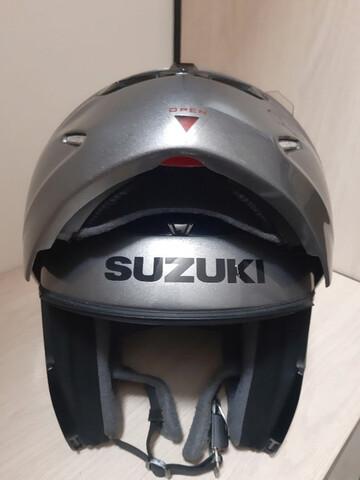 - Vendo casco Suzuki