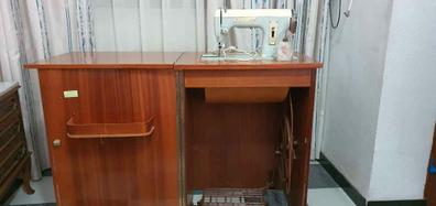 Máquina de coser Sigma. Con mueble madera. Tipo castellano. A pedal. Renta  de mobiliario.
