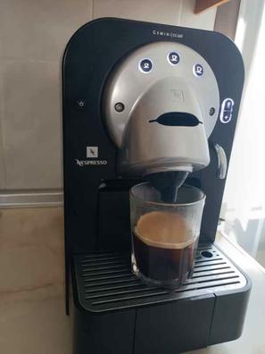 De'Longhi Nespresso Vertuo Pop ENV90.B, Cafetera Automática, Máquina de  Café de Cápsulas Desechables, 4 Tamaños de Taza, Tecnología de  Centrifugación