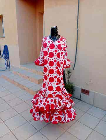 Milanuncios vestidos de sevillanas o flamenco