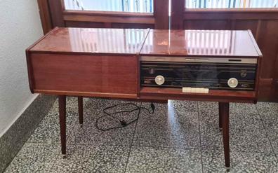 Mueble tocadiscos antiguo