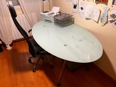 Mesa de oficina de cristal y patas cromadas de 140x70 cm de diseño barata.