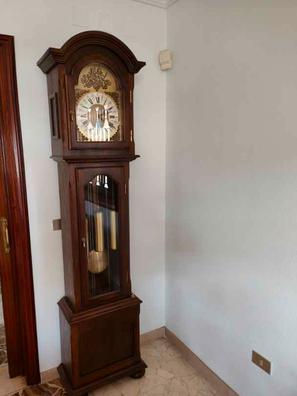 Reloj de sobremesa 38 cm, fabricado en madera maciza nogal