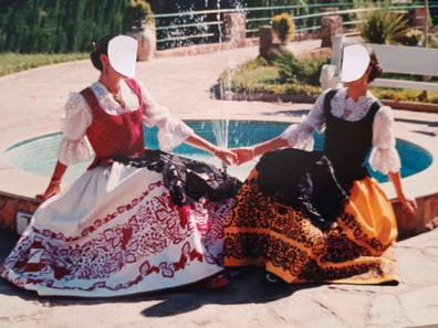 Refajos bordados a mano extremadura de segunda mano para mujer