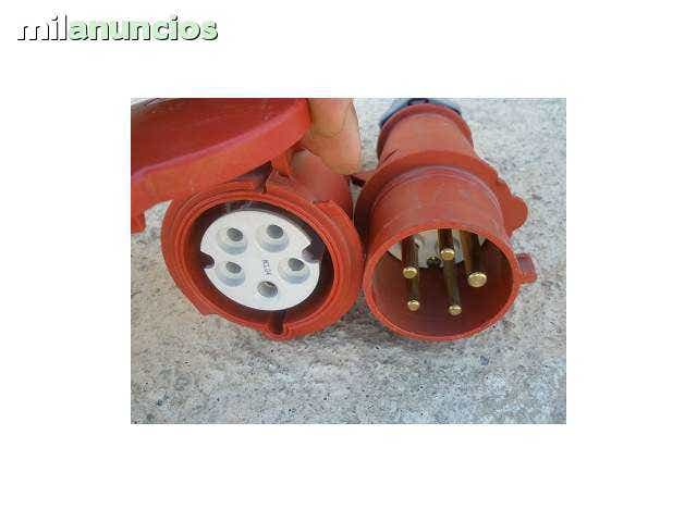 - Enchufe trifÁsico macho hembra