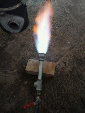 Horno para fundición de metales con quemador Venturi. 