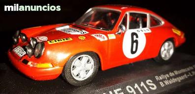 Modelo de coche Porsche 911 E 1970 en naranja