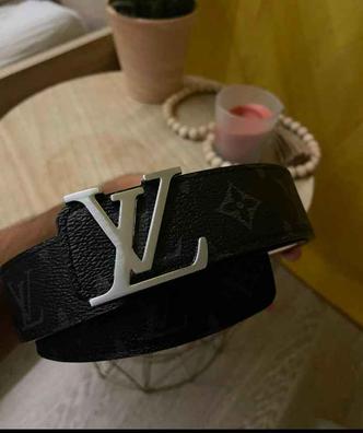 Cinturon LV negro d\'occasion pour 40 EUR in Burela sur WALLAPOP