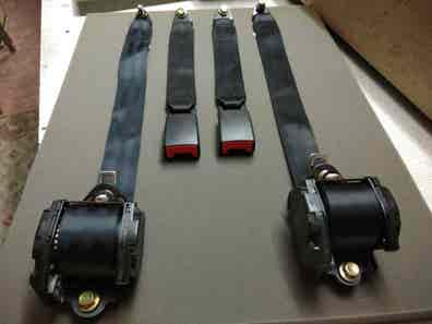 Coches clásicos cinturones tres puntos de segunda mano, y | Milanuncios