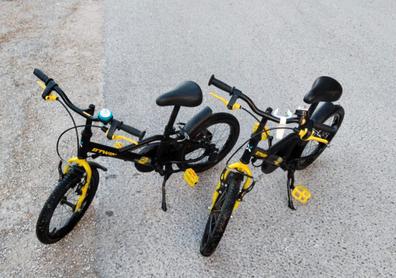 Bicicleta niña pequeña 16 pulgadas con ruedines de segunda mano por 30 EUR  en Alicante/Alacant en WALLAPOP