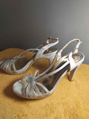 zapatos tacon niña blancos, talla 25 de segunda mano por 5 EUR en